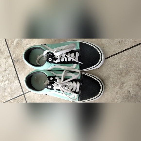 Vans - Picture 3 of 4